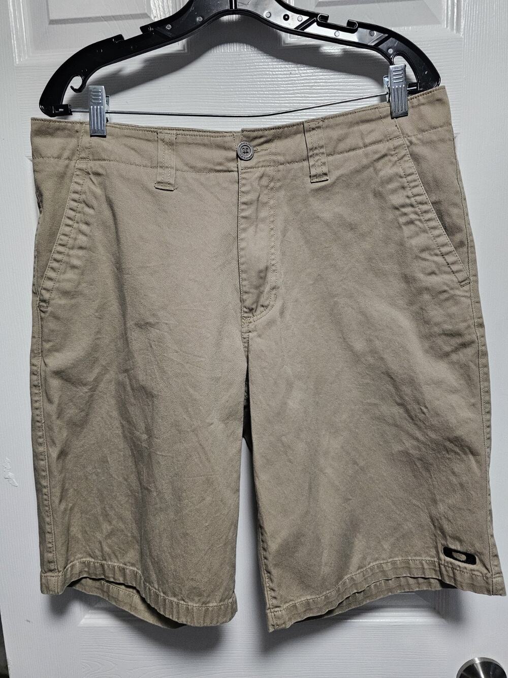 Oakley Shorts Adult Size 33 Mens Classic Fit Tan Chino Outdoor Golf Casual